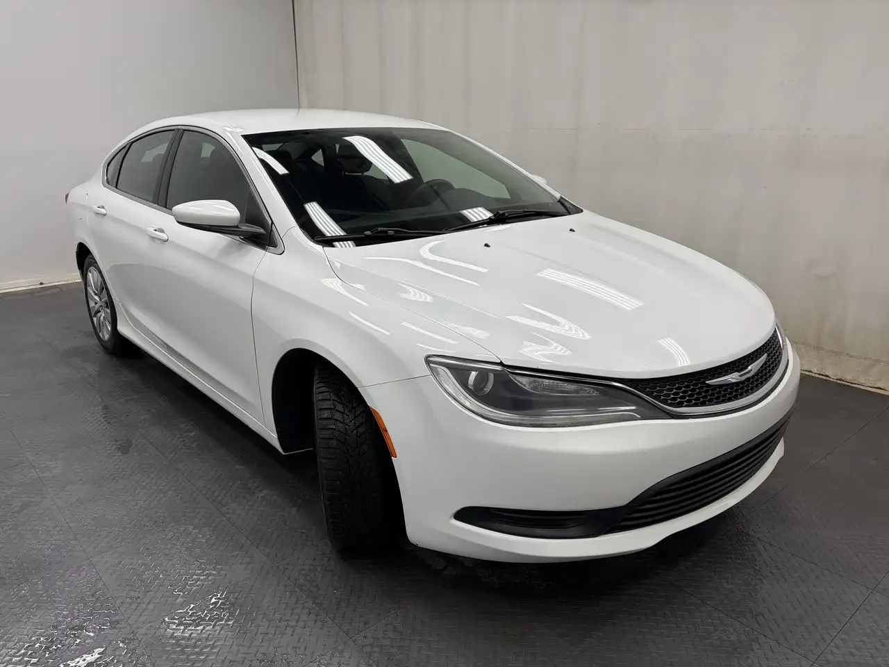 Chrysler 200 снимка Chrysler 200