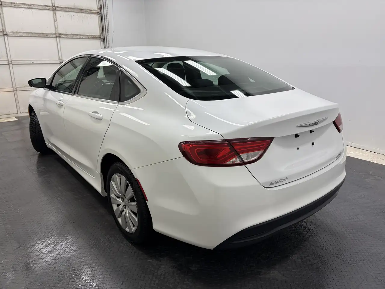 Chrysler 200 снимка Chrysler 200