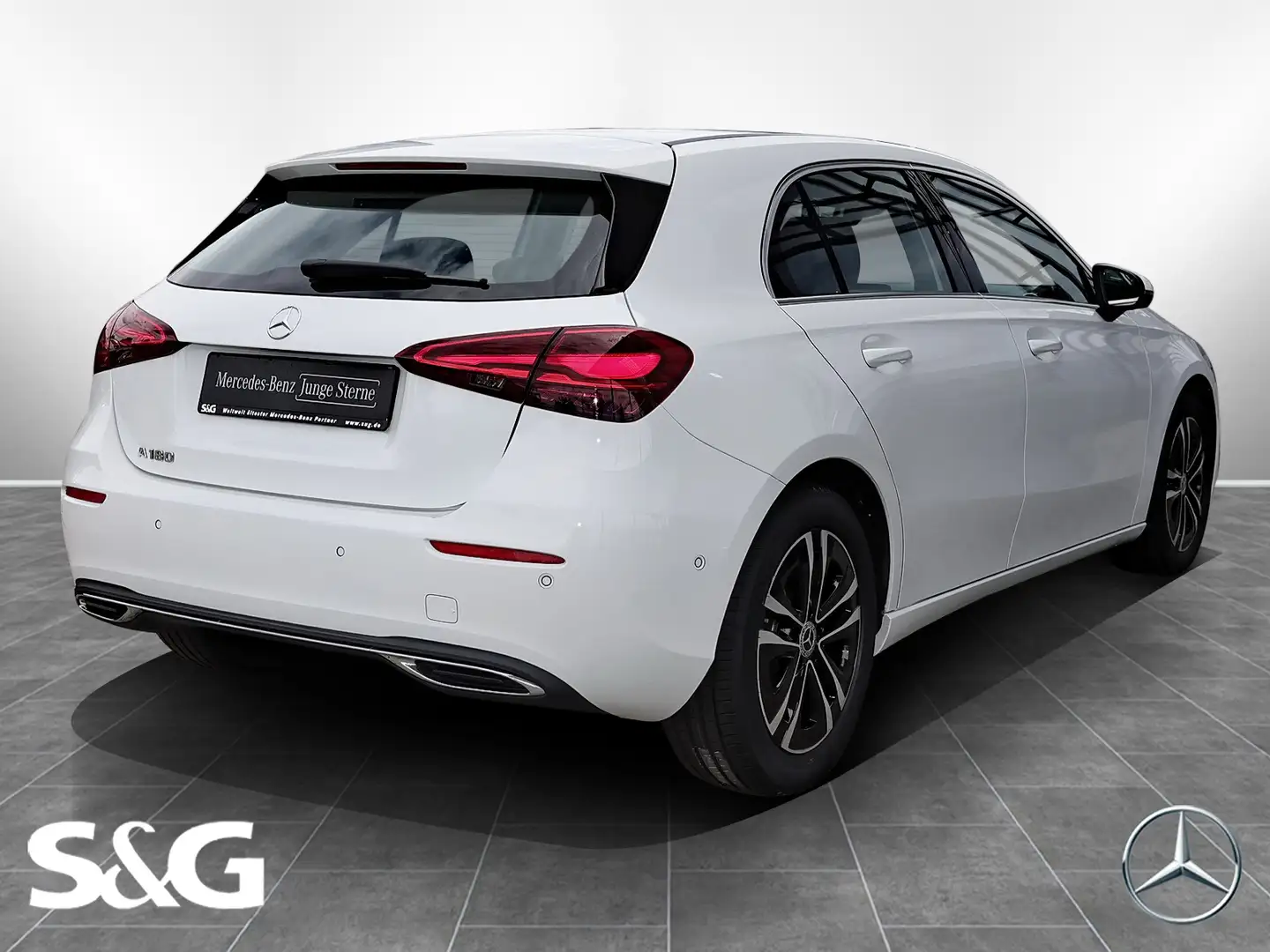 Mercedes-Benz A 180 CARPLAY+SPURHALTE+KAMERA+LED+MBUX+17" Wit - 2