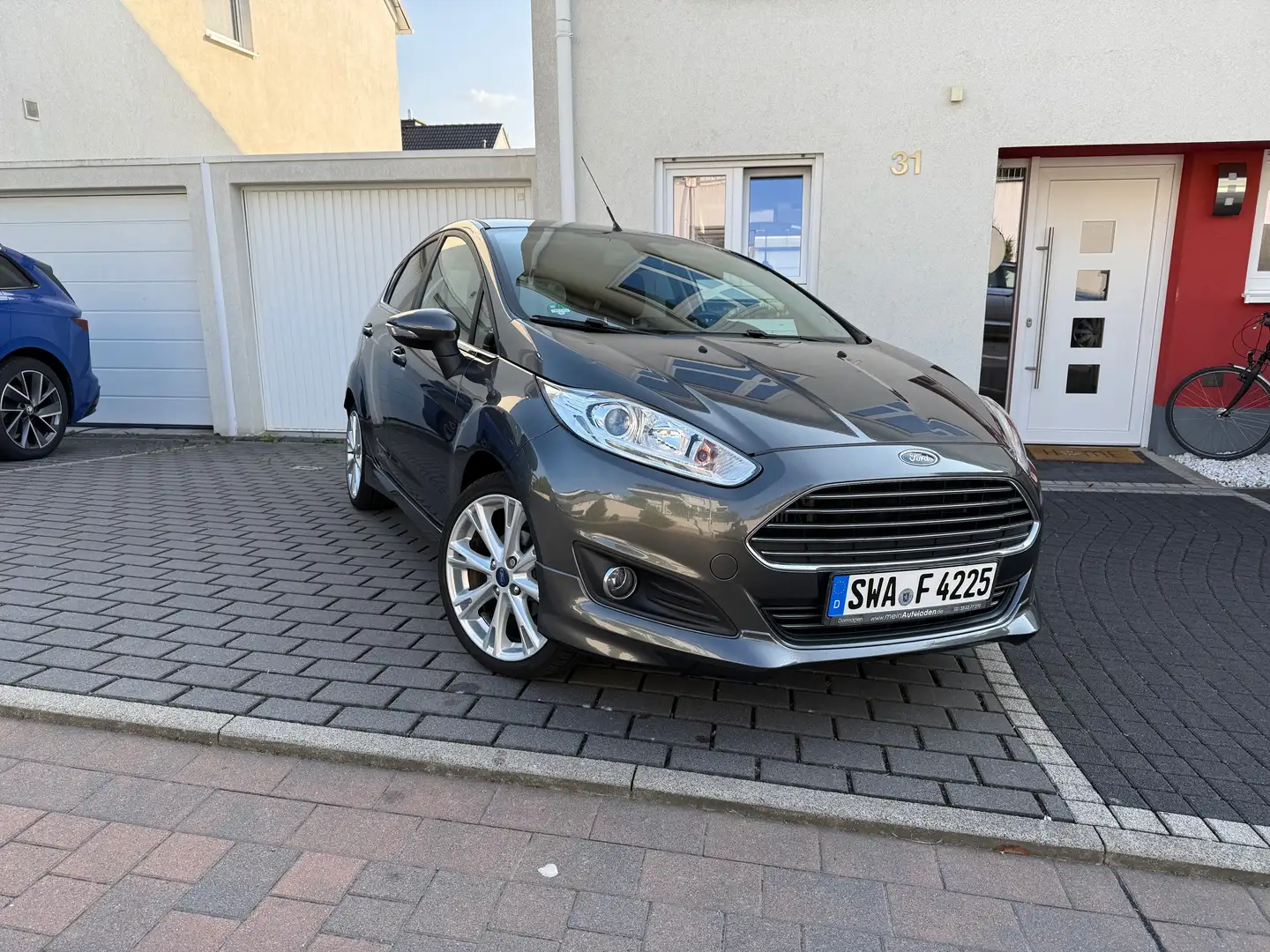Ford Fiesta Titanium 5-Türer 1.0 EcoBoost Start-Stop Grau - 1
