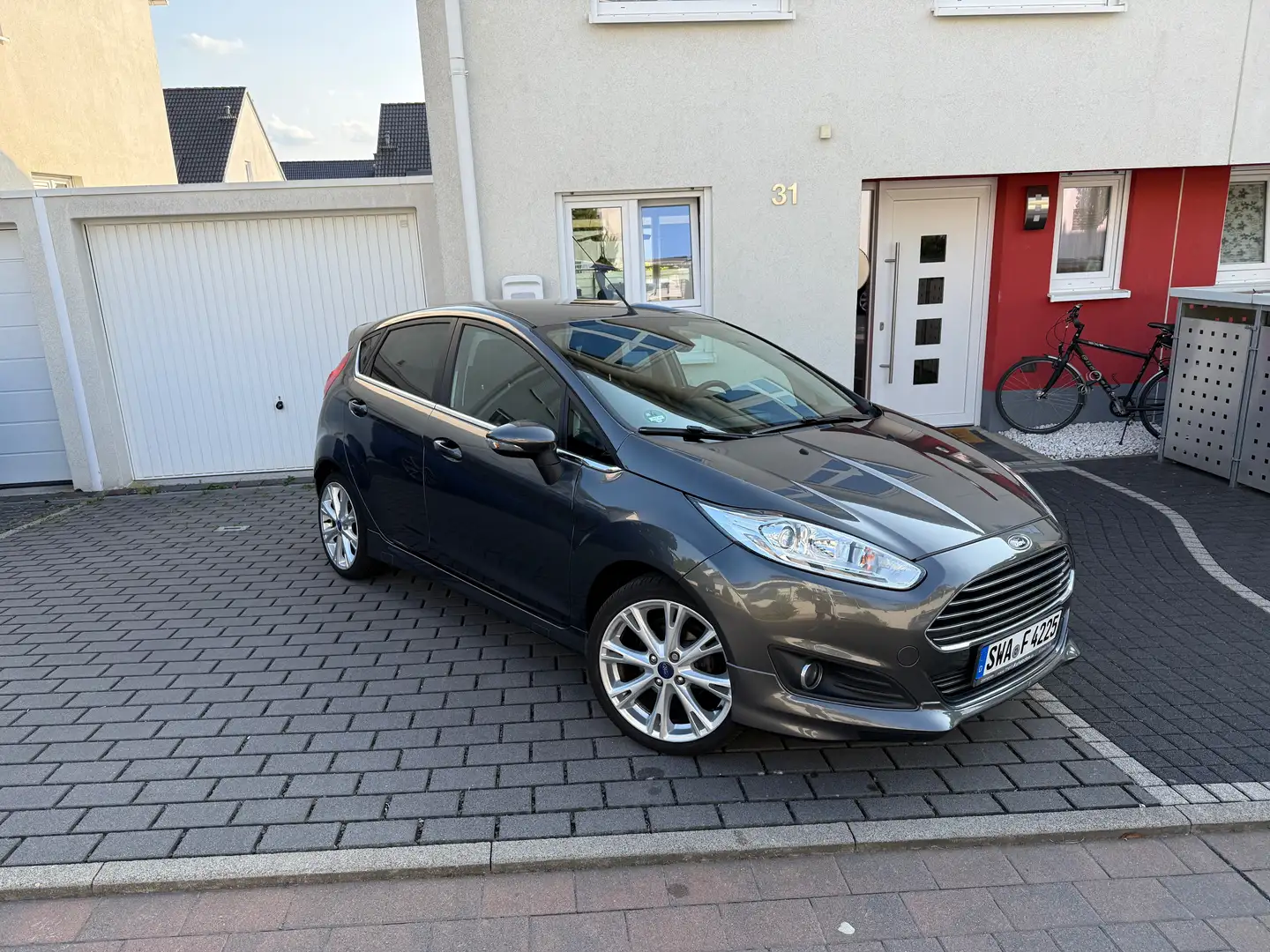 Ford Fiesta Titanium 5-Türer 1.0 EcoBoost Start-Stop Grau - 2