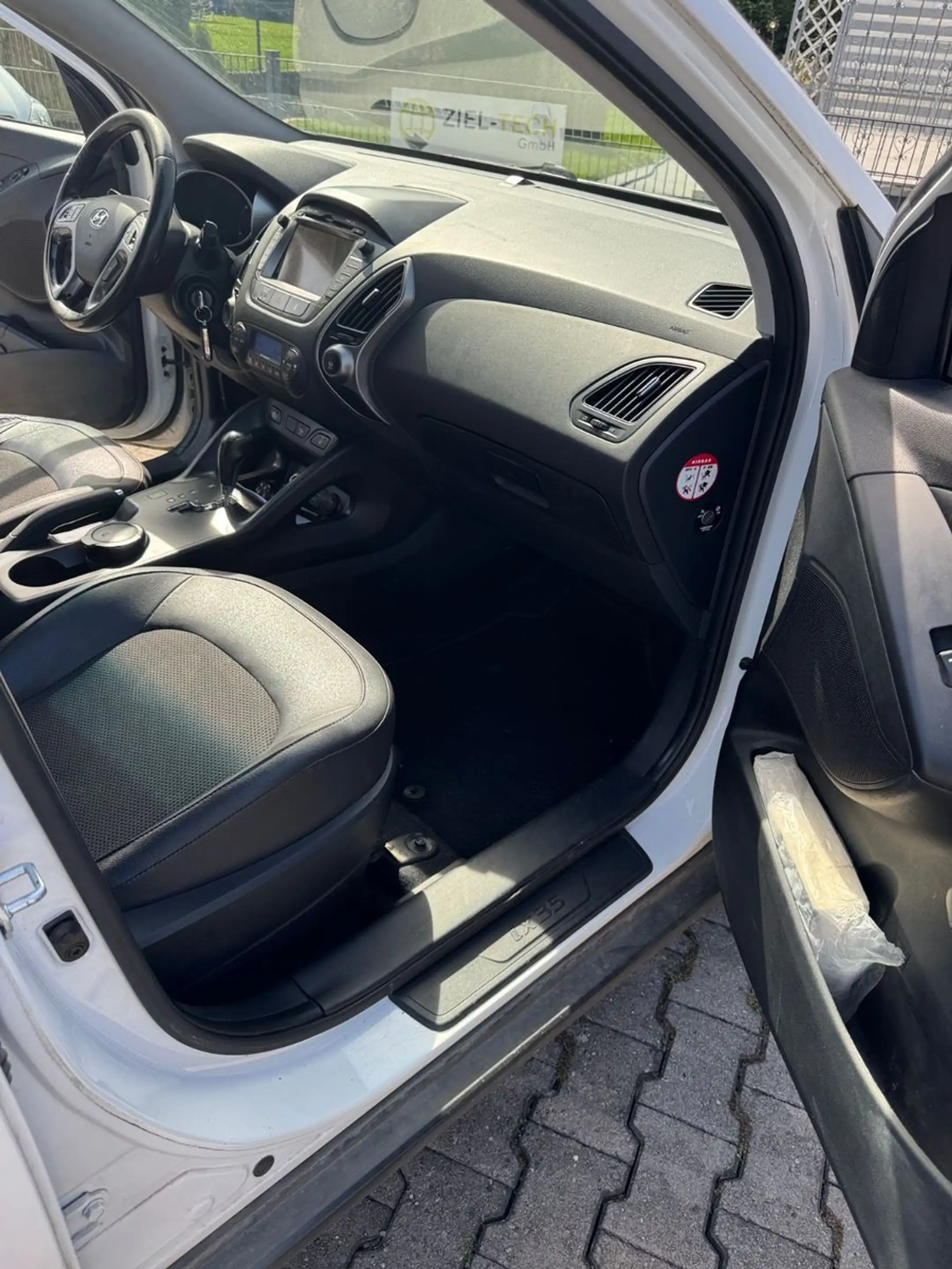 Hyundai iX35 Trend 2WD Navi,Cam,Ahk,Tempomat8xAlu — photo 6
