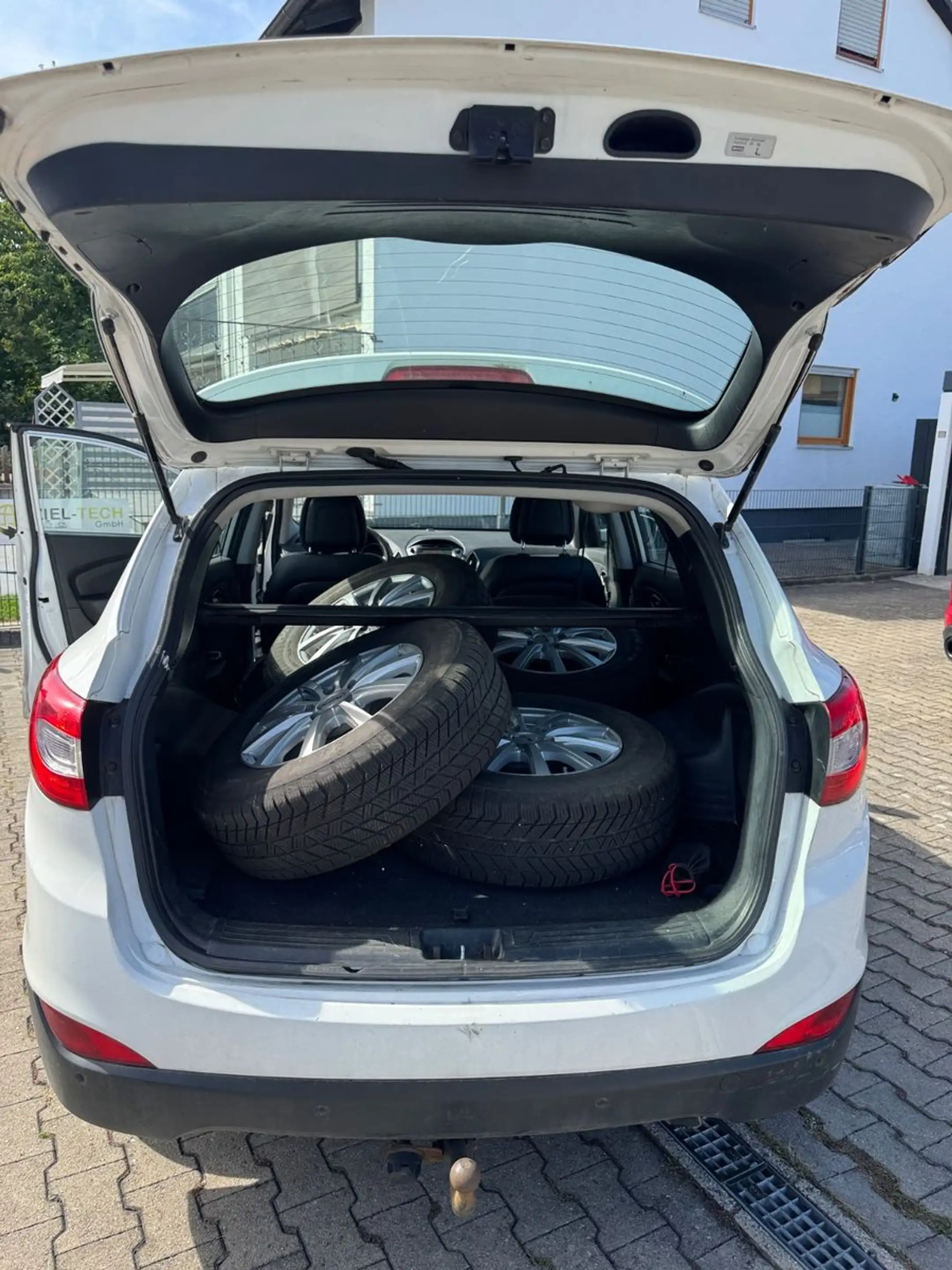 Hyundai iX35 Trend 2WD Navi,Cam,Ahk,Tempomat8xAlu — photo 10