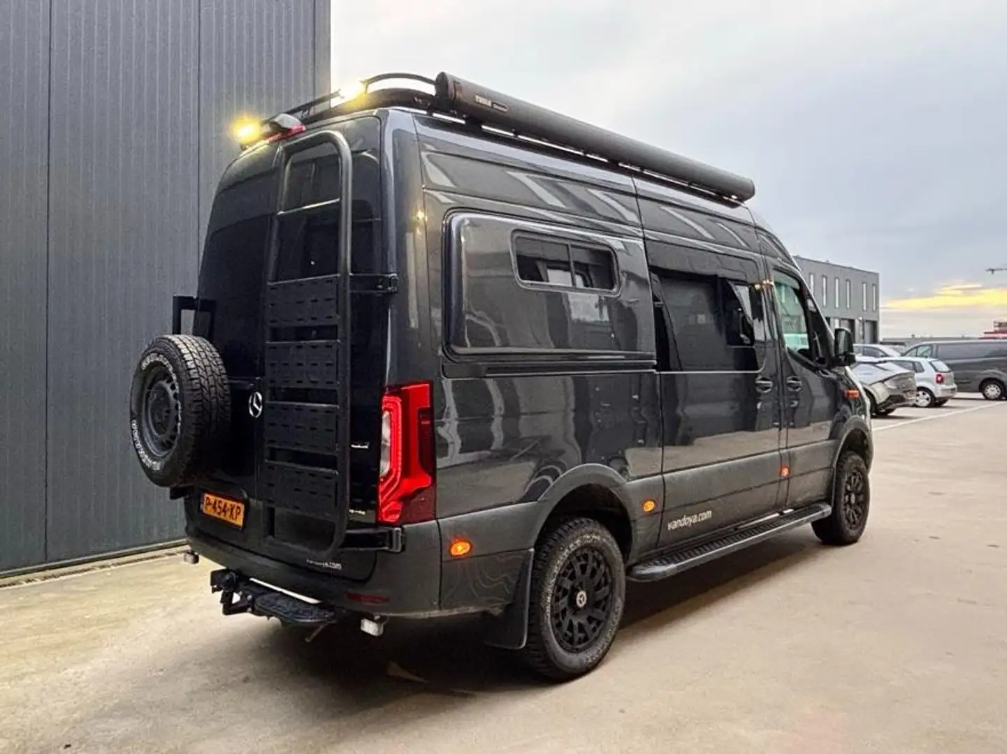 Mercedes-Benz Sprinter 319 4x4 V6 Grijs - 2