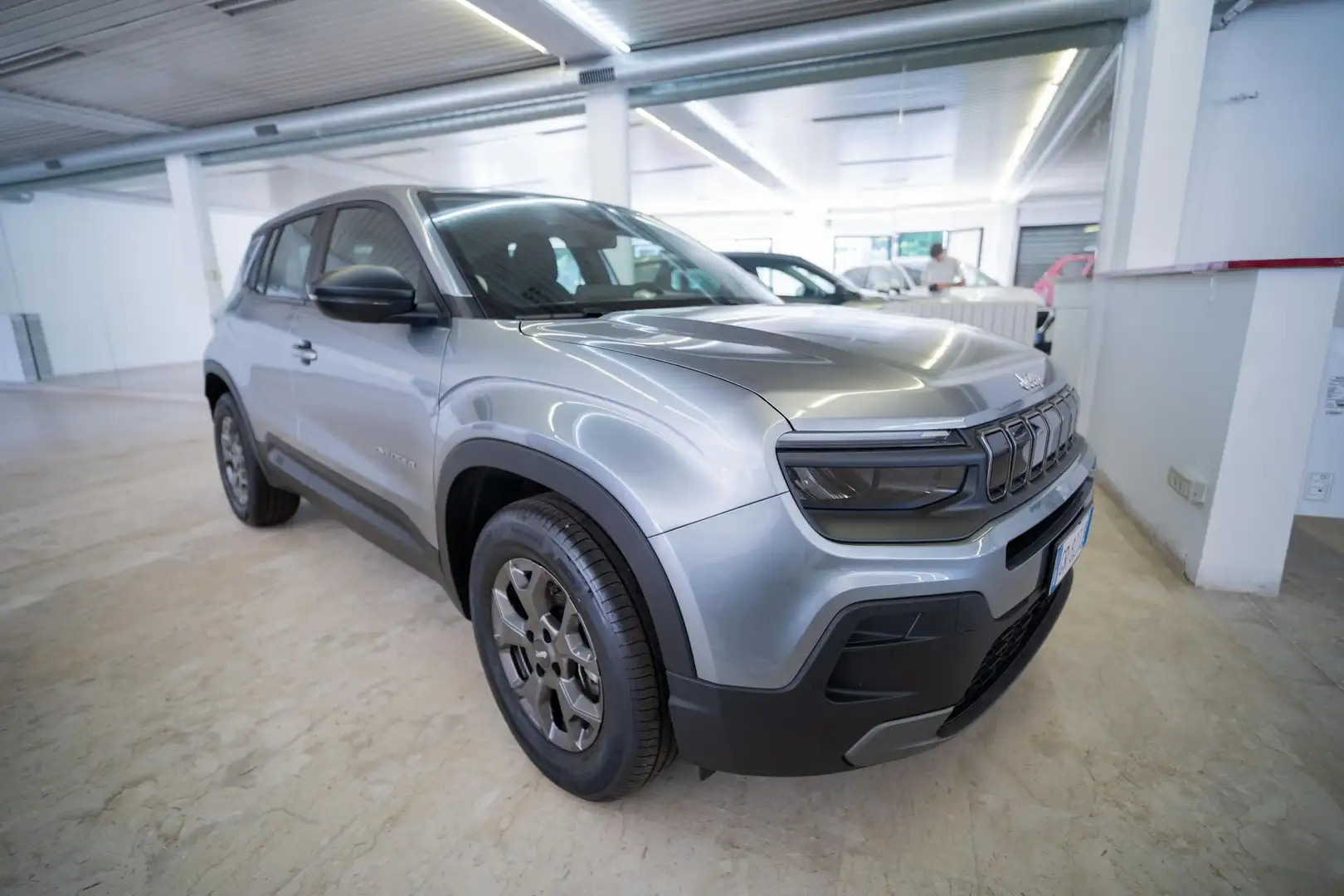Jeep Avenger 1.2 turbo Longitude fwd 100cv Grijs - 1
