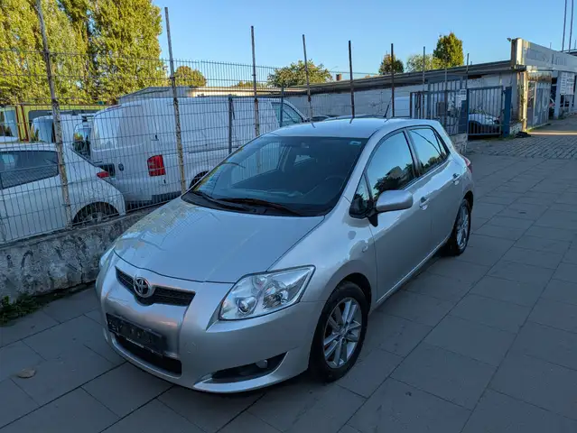 Toyota Auris Team