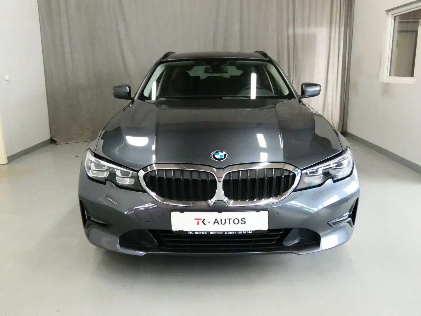 BMW 320 i Touring Advant.,1.Hand,Navi,Leder,LED,Tempo Grau - 2