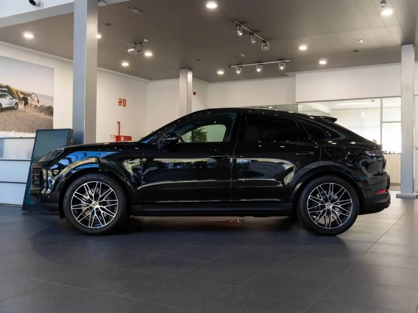 Porsche Cayenne Coupé E-Hybrid Aut. Negro - 2