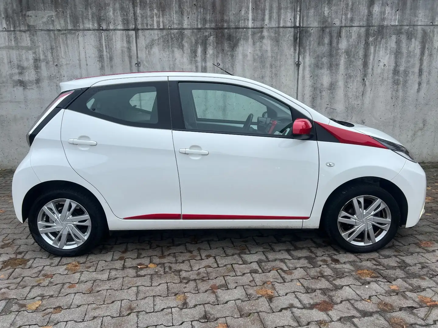 Toyota Aygo 1.0VVTi x-play*Automatik*Klima*Kamera*2Hand Blanc - 2