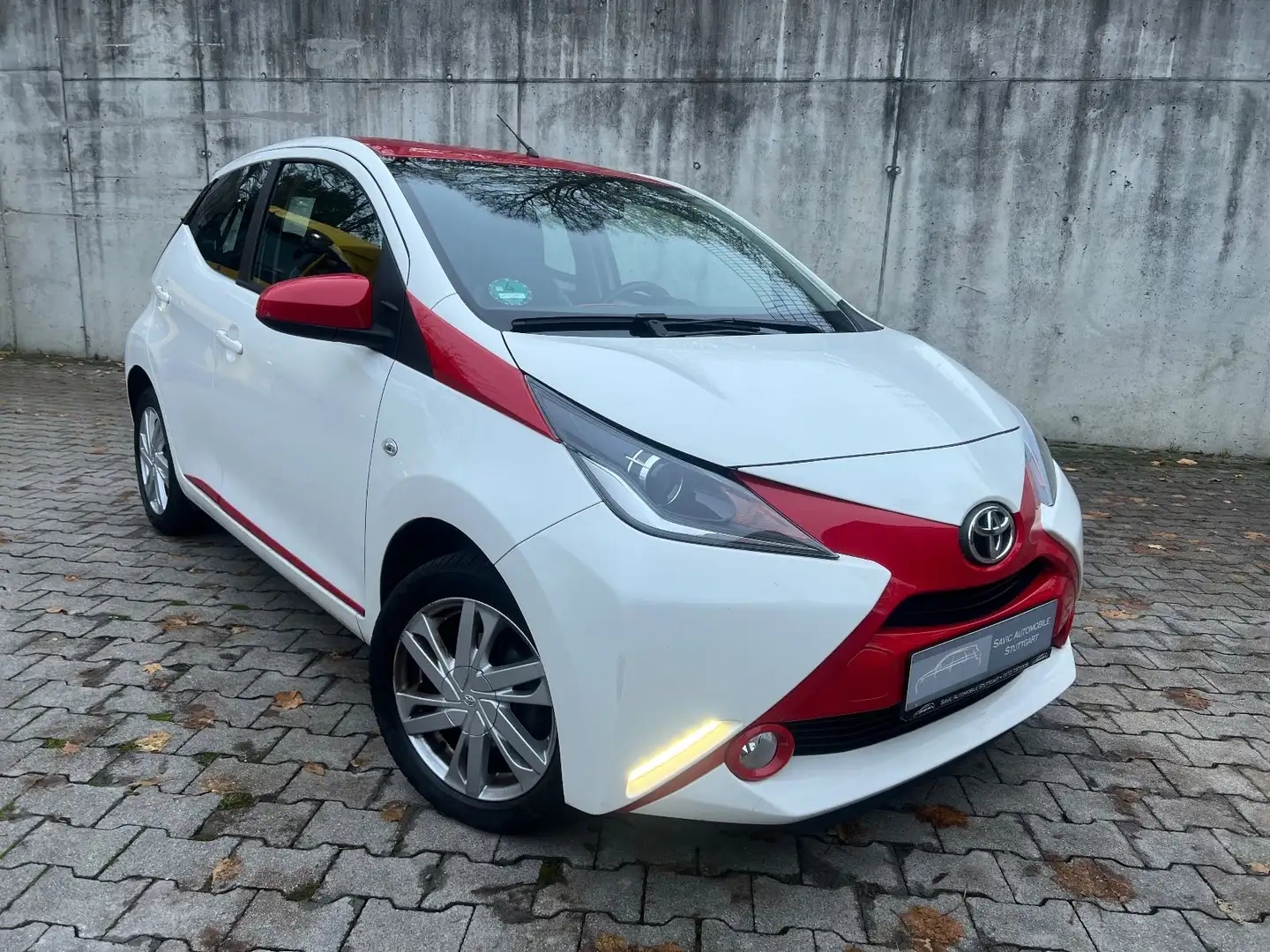 Toyota Aygo 1.0VVTi x-play*Automatik*Klima*Kamera*2Hand Blanc - 1