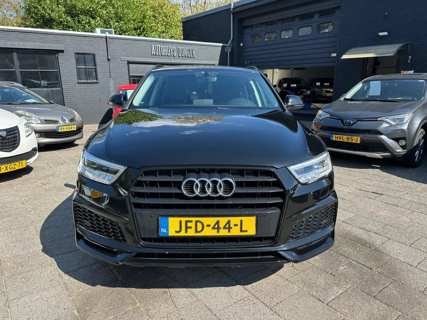 Audi Q3 1.4 TFSI CoD (150pk) Aut Black Edition! S-Line! Le Noir - 2