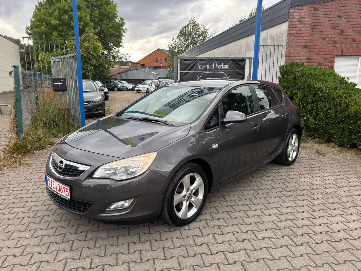 Opel Astra Lim. 5-trg. Design Edition PDC TEMP GARANTIE Grau - 1