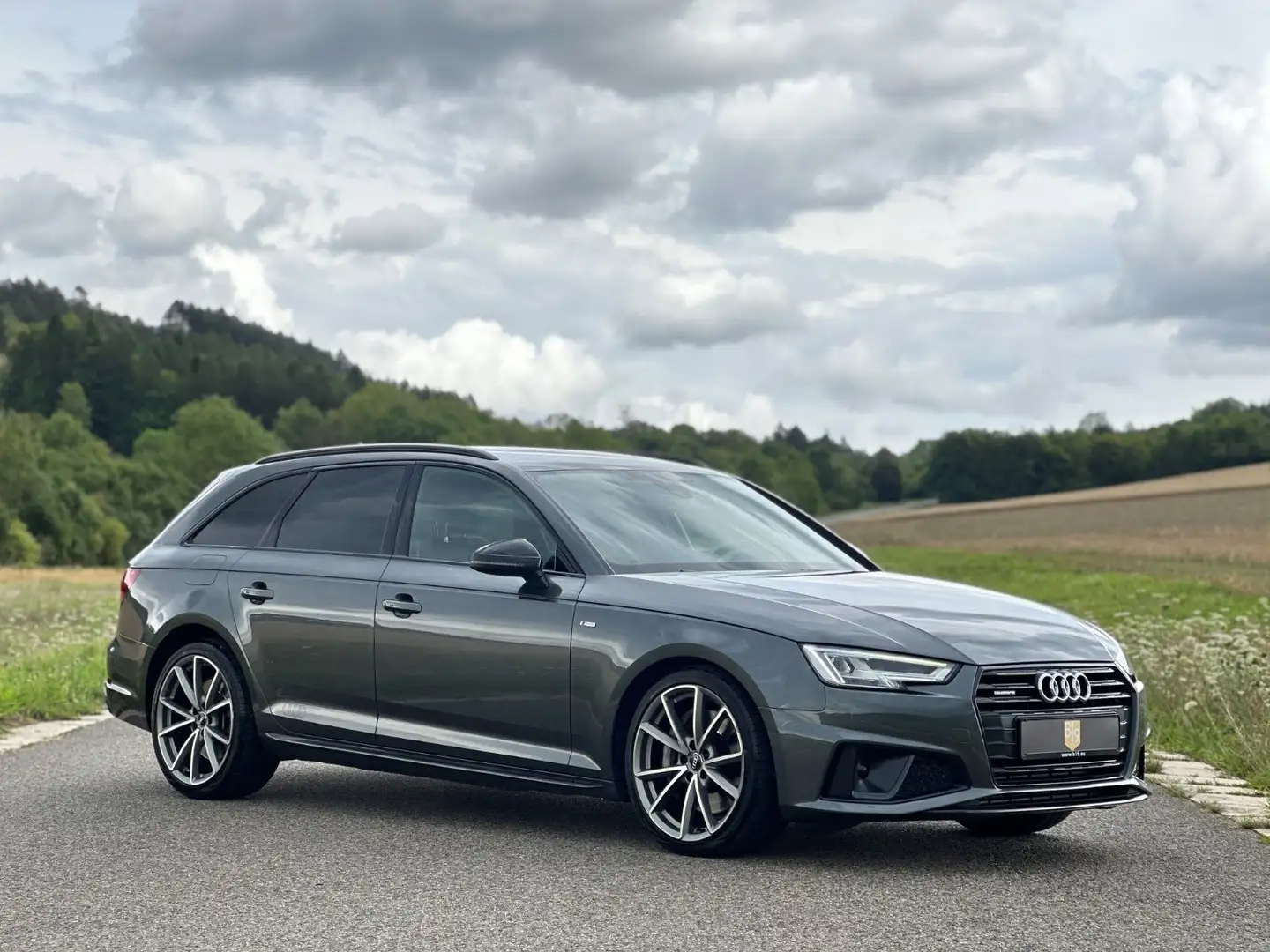 Audi A4 Avant 45 TDI QUATTRO/S-Line Sport/Black/AHK/ Grau - 2