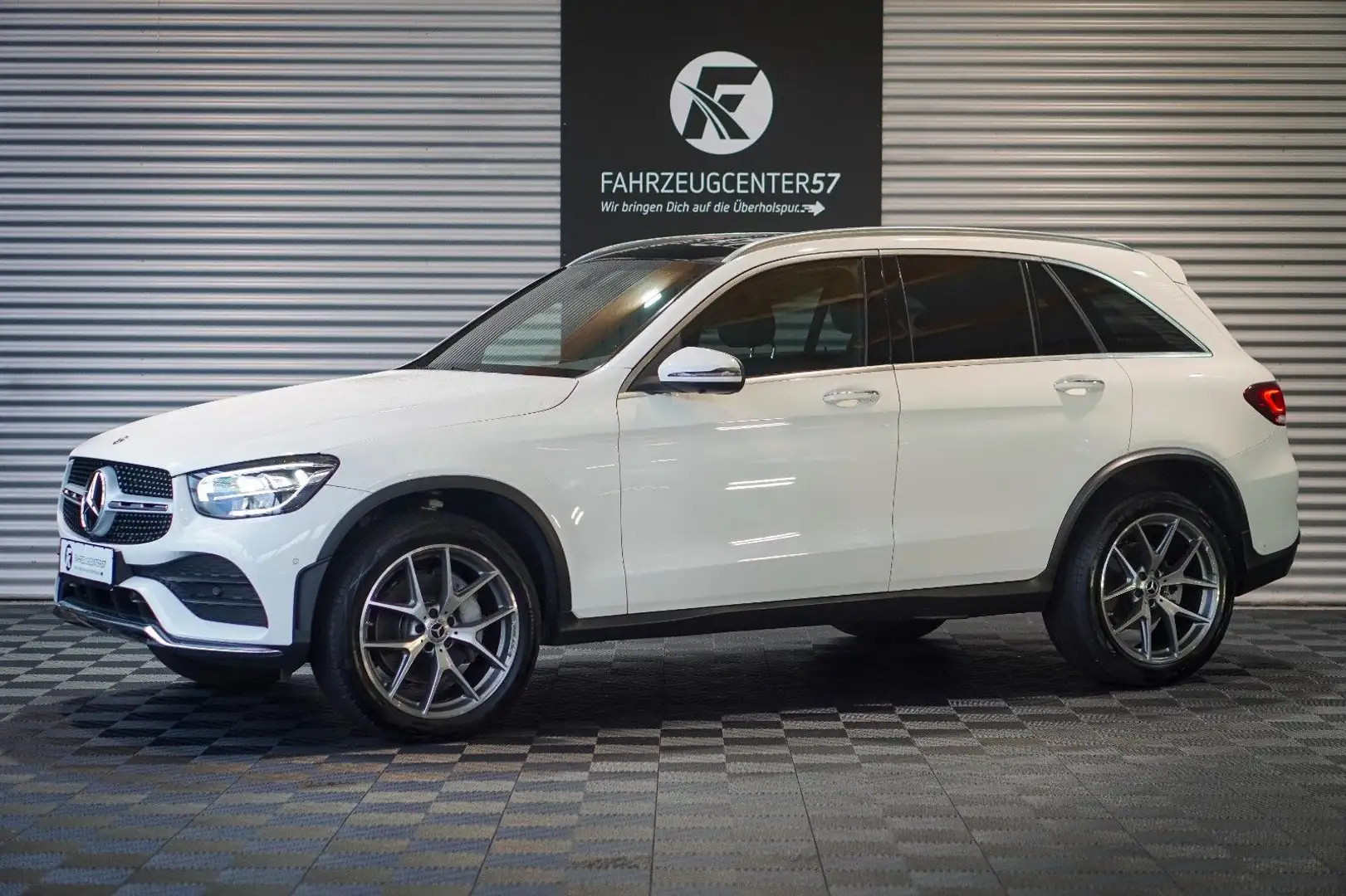 Mercedes-Benz GLC 300 4MATIC/PANO/360°/CARPLAY/BURMESTER Wit - 2