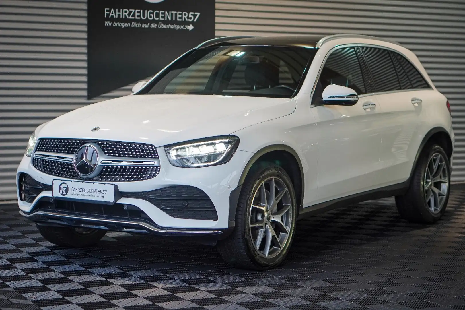 Mercedes-Benz GLC 300 4MATIC/PANO/360°/CARPLAY/BURMESTER Wit - 1