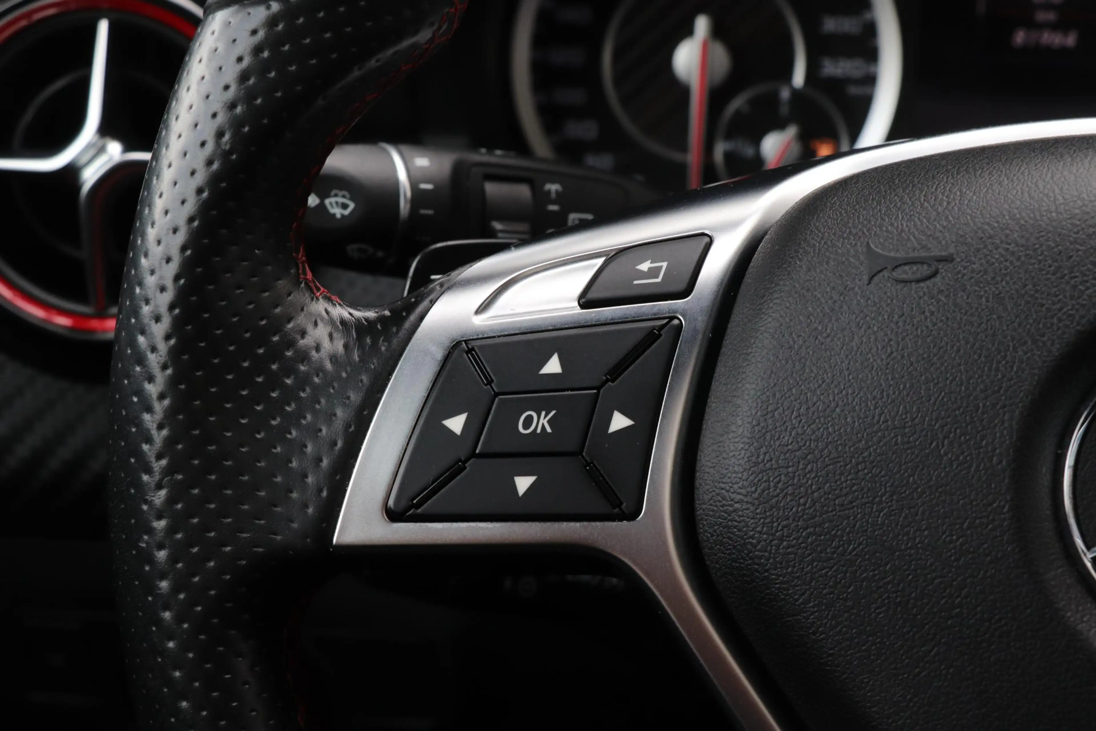 Mercedes-Benz A 45 AMG 4MATIC |Panoramadak — photo 45