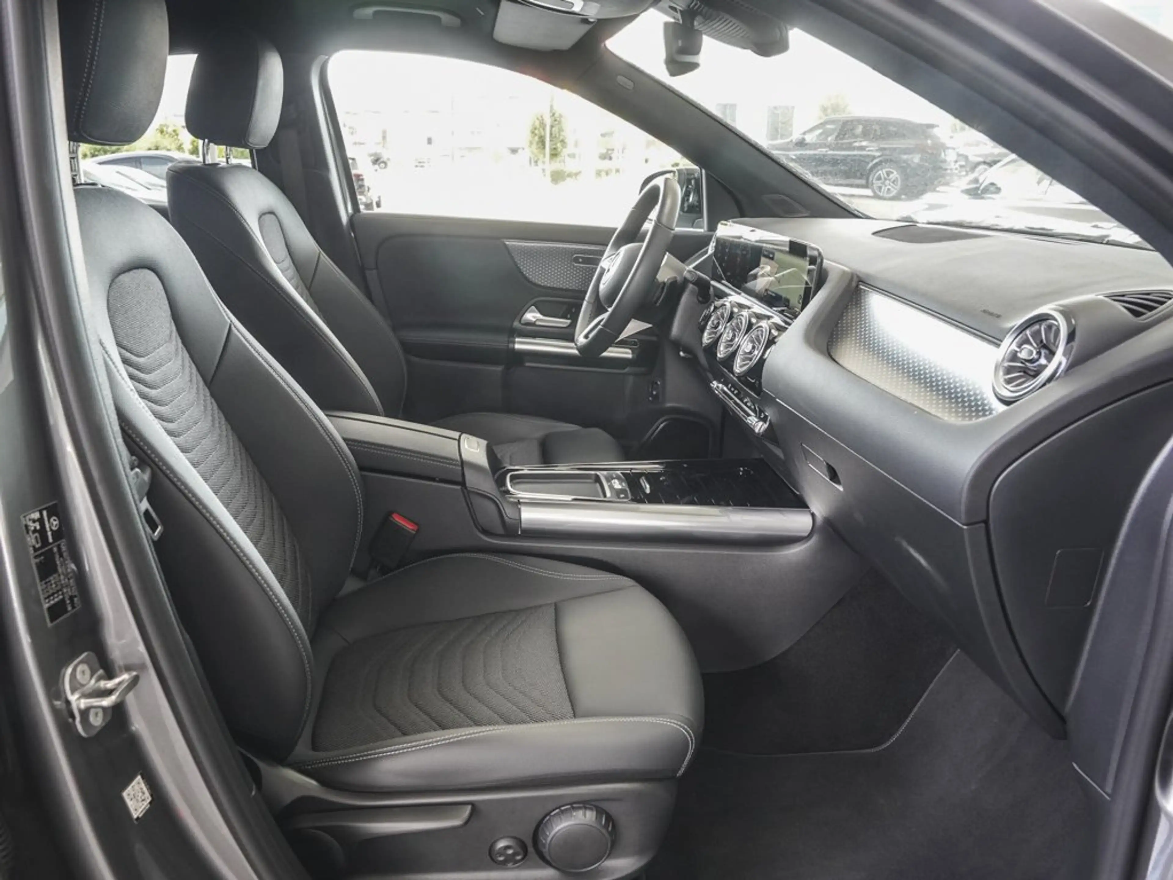 Mercedes-Benz GLA 200 Progressive Night 360°-Kamera MBUX AHK — photo 8