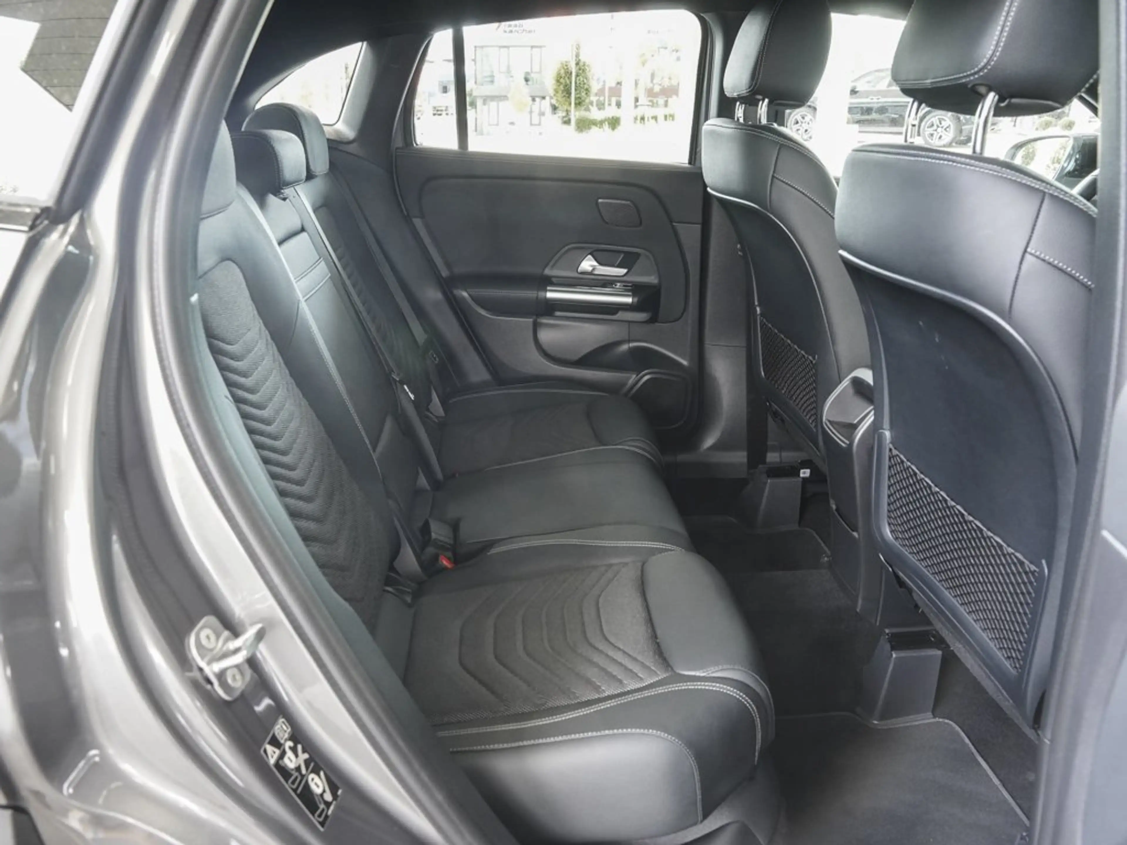 Mercedes-Benz GLA 200 Progressive Night 360°-Kamera MBUX AHK — photo 9