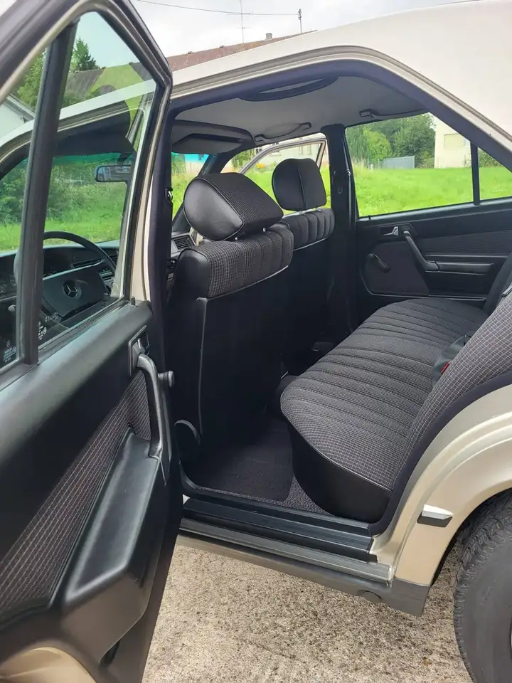 Mercedes-Benz 190 E, foto 12