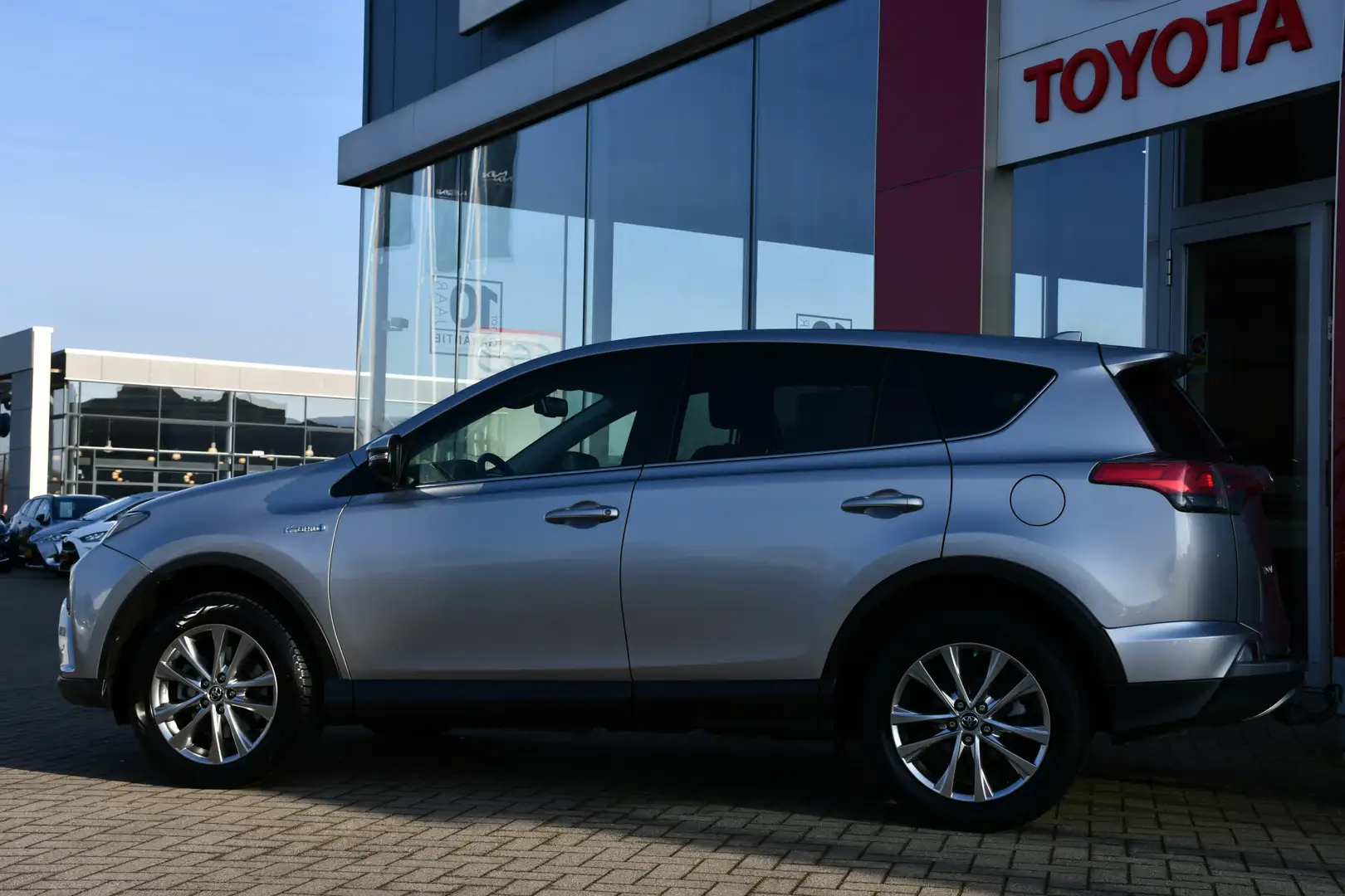 Toyota RAV 4 2.5 Hybrid AWD Executive Automaat 197pk | Trekhaak Grau - 2