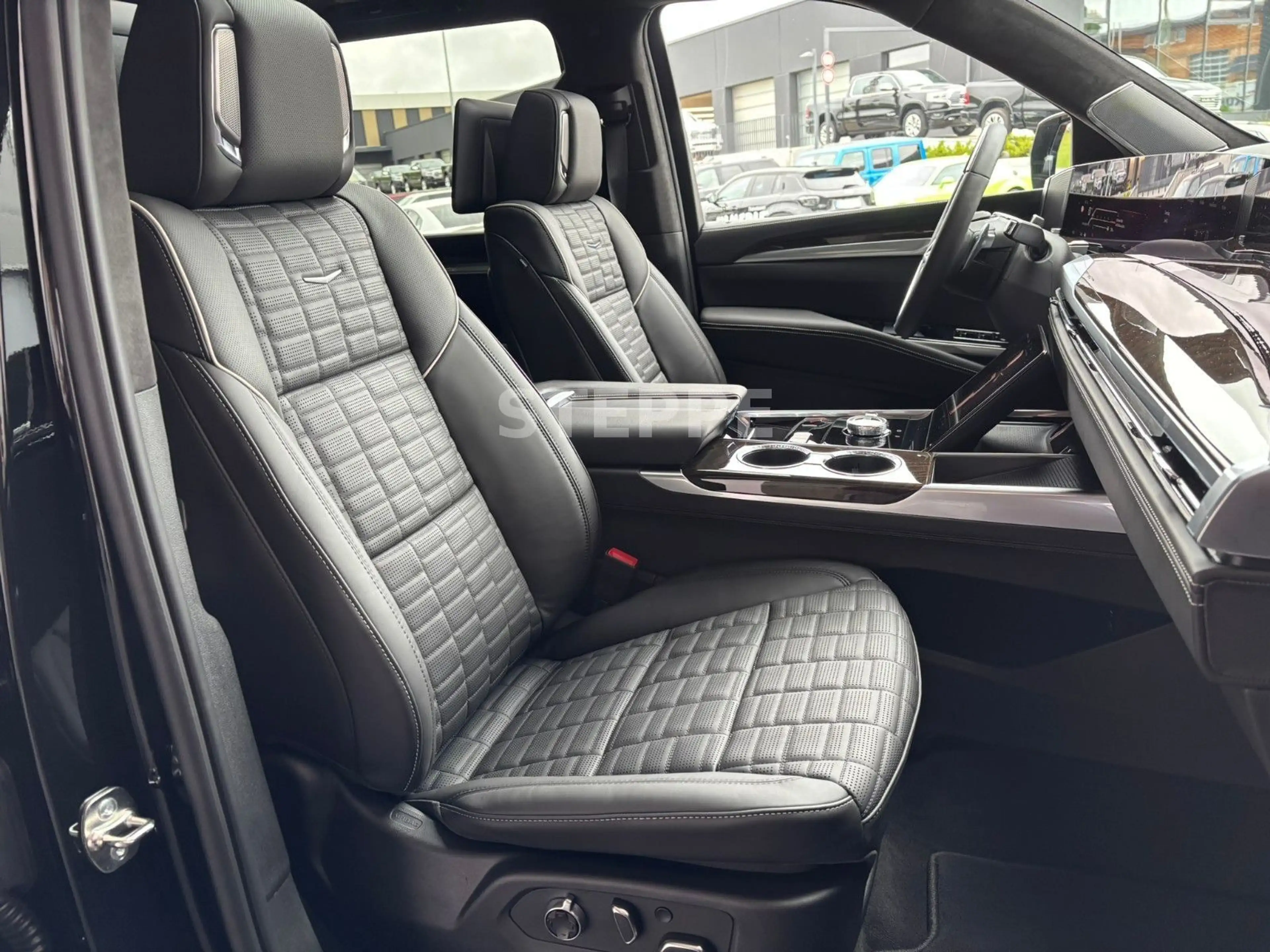 Cadillac Escalade FACELIFT MY26 6.2 V8 ESV Sport Platinum — photo 8