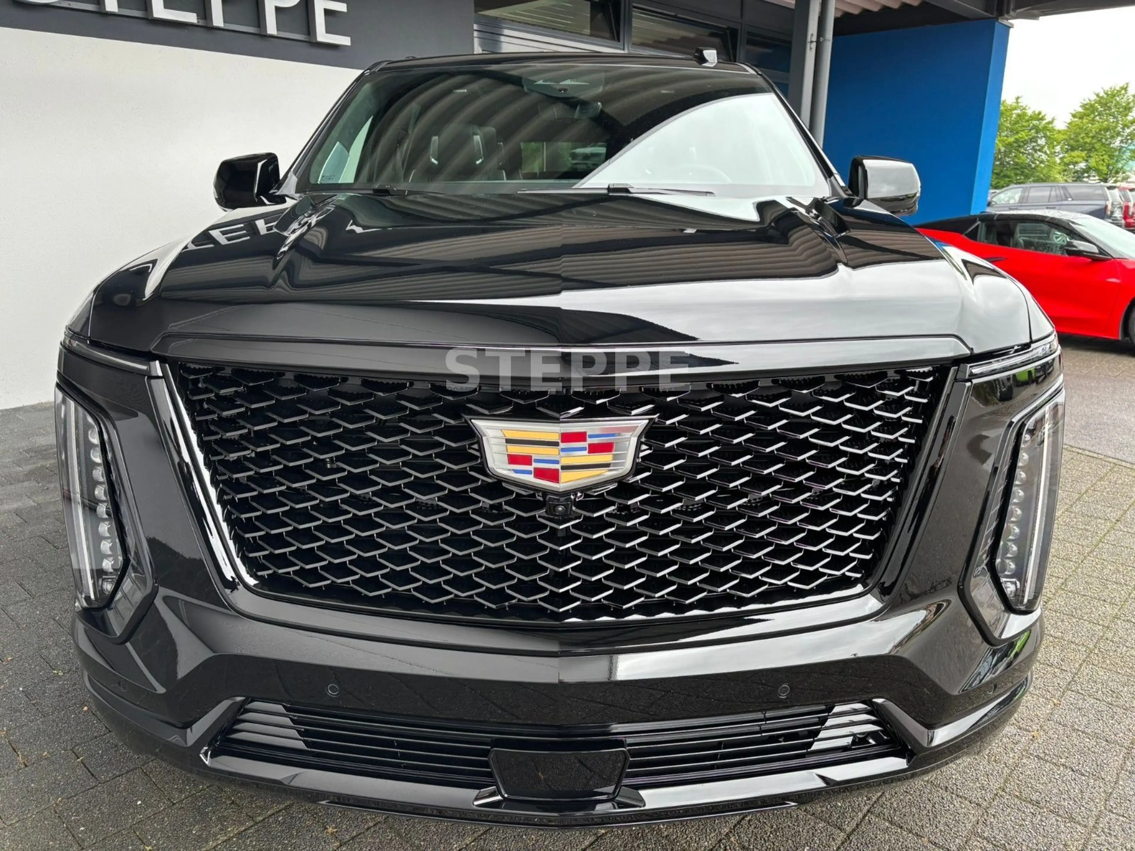 Cadillac Escalade FACELIFT MY26 6.2 V8 ESV Sport Platinum — photo 2