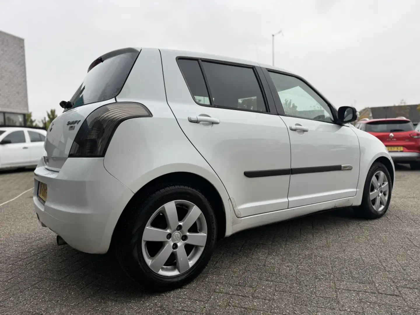 Suzuki Swift 1.3 Limited Wit - 2