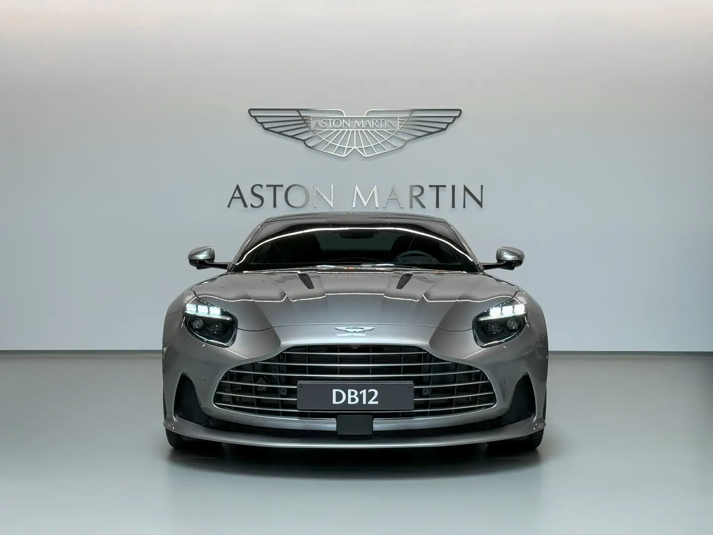 Aston Martin DB12 Coupe | NEW 2025 MODELYEAR Zilver - 2