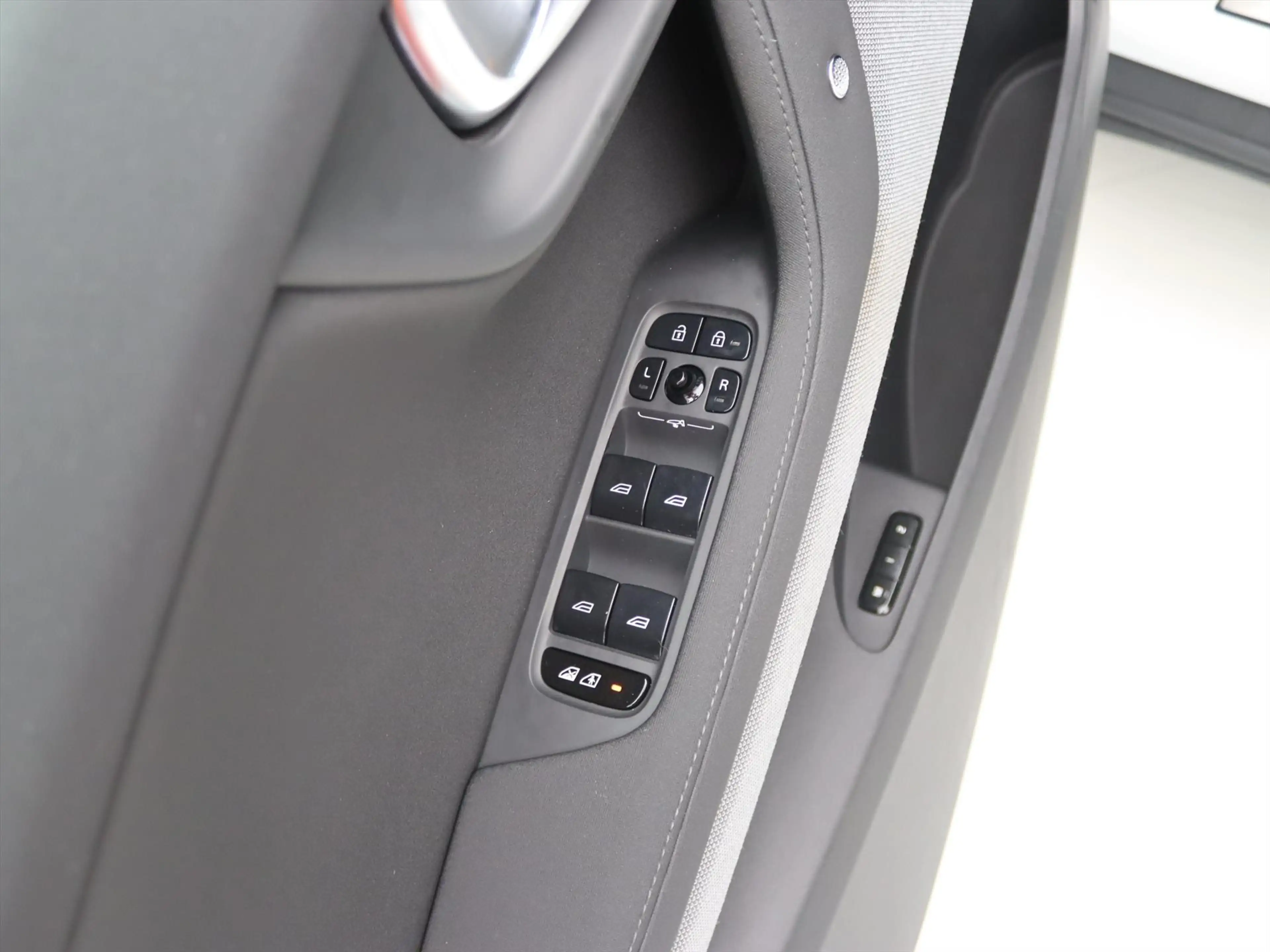 Polestar 2 Long Range Dual Motor 408pk Performance Pack 92% S — photo 32