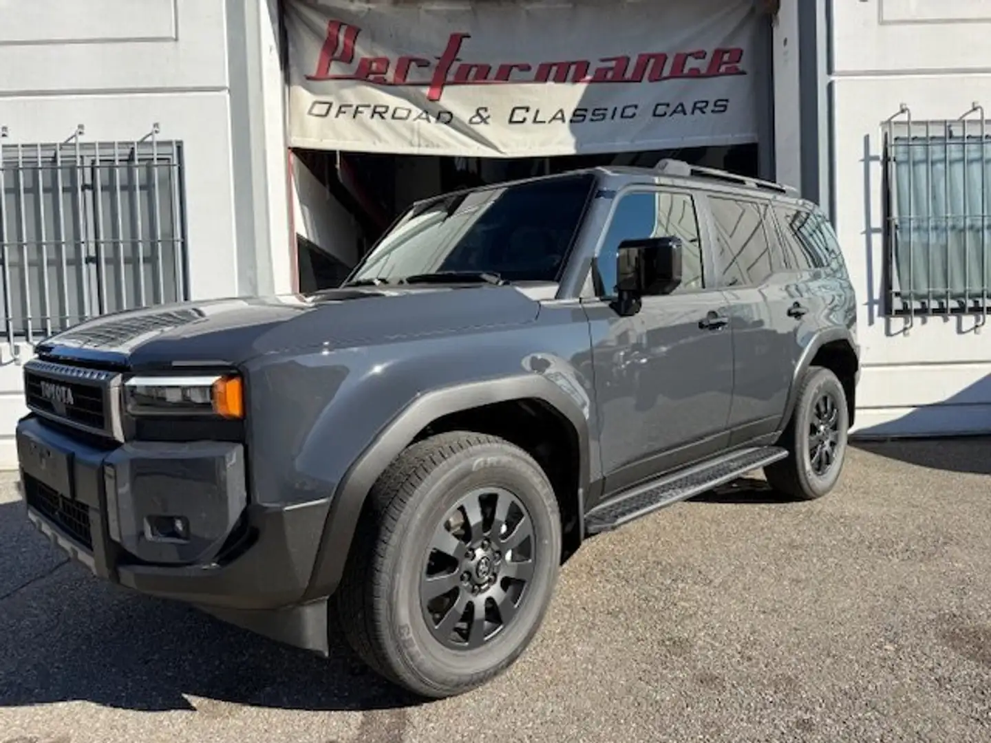 Toyota Land Cruiser ADVENTURE 2.8 d-4 AUTOM. 8 M Gris - 1