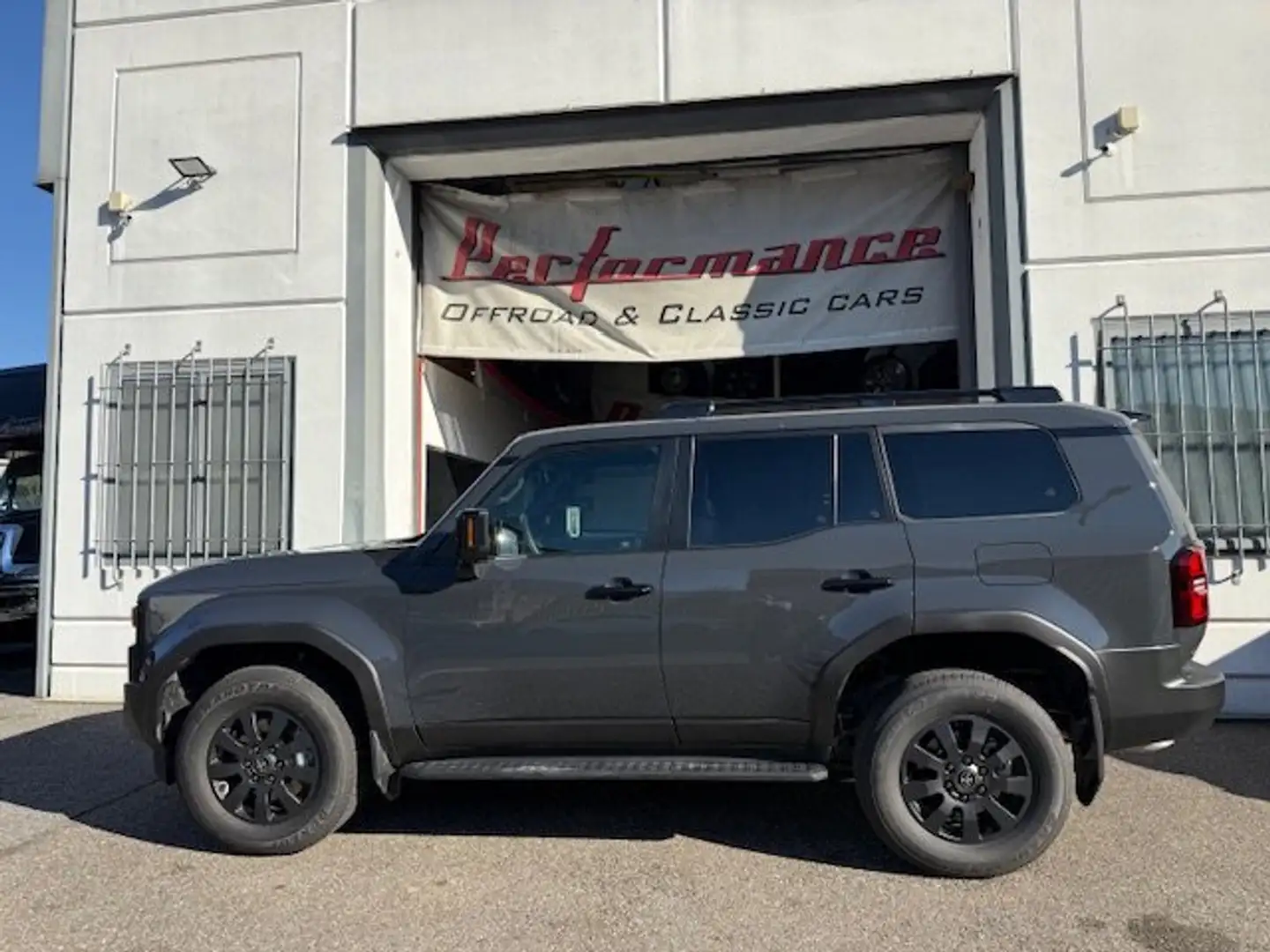 Toyota Land Cruiser ADVENTURE 2.8 d-4 AUTOM. 8 M Gris - 2