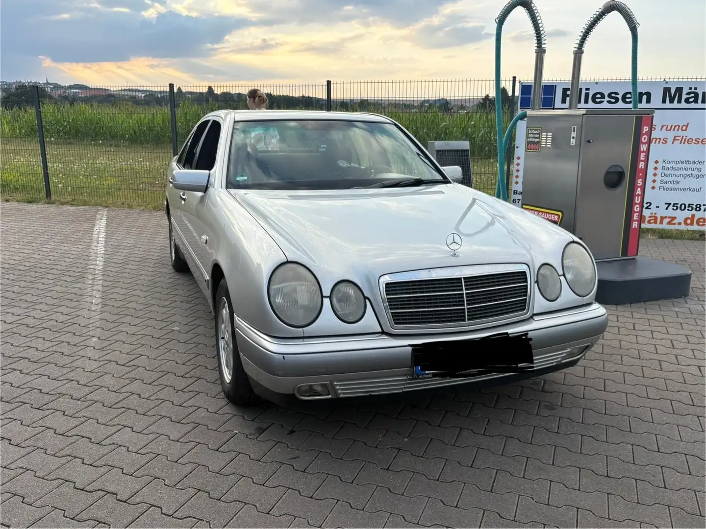 Mercedes-Benz E 240 Elegance Silber - 1