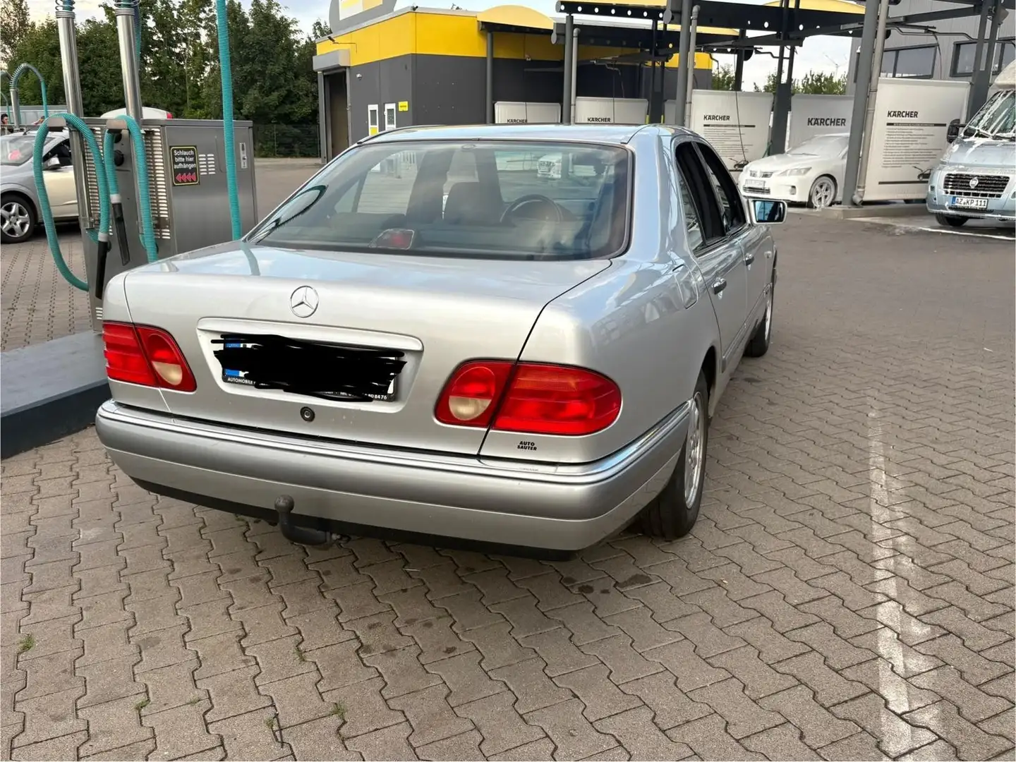 Mercedes-Benz E 240 Elegance Silber - 2