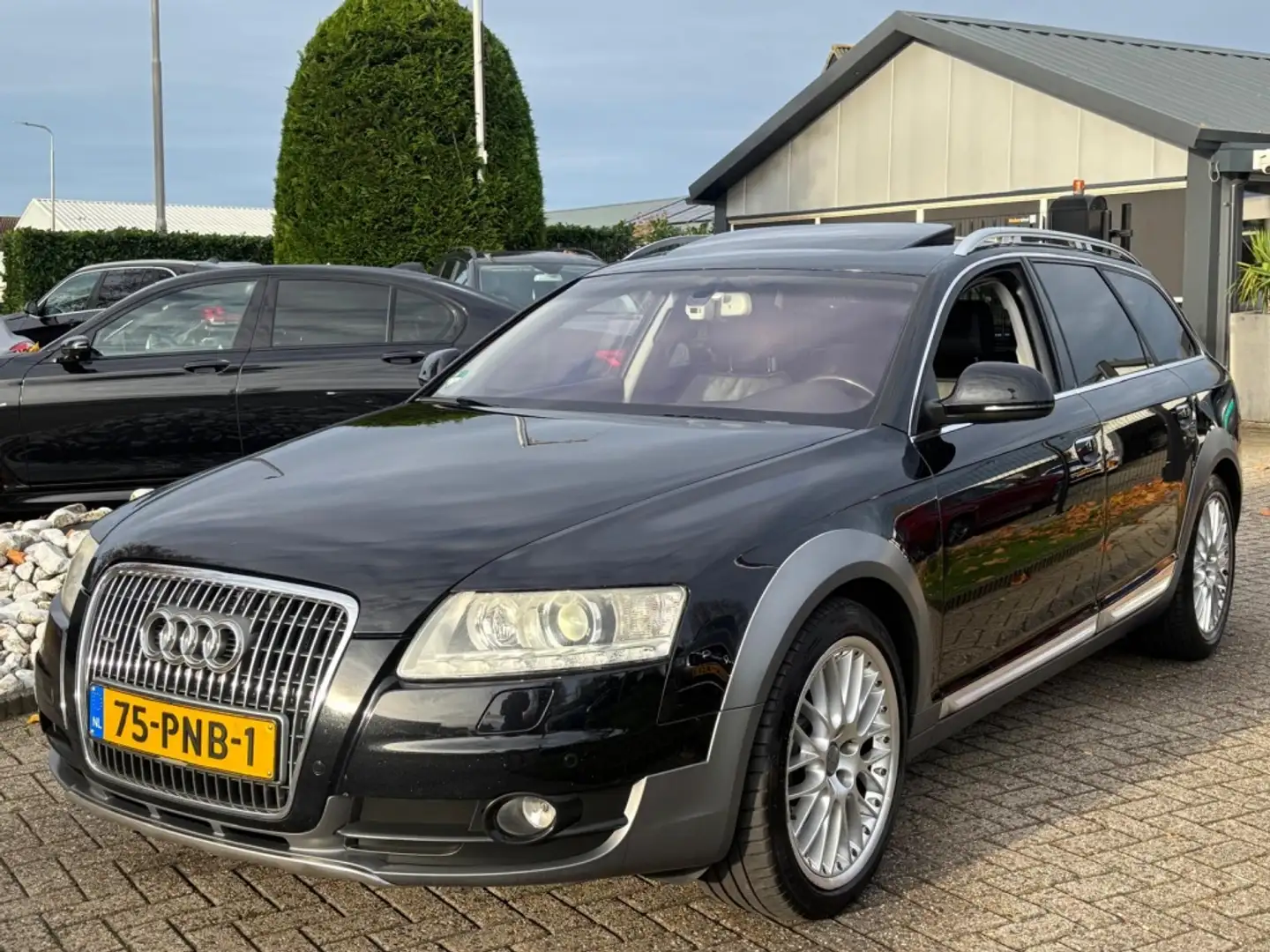 Audi A6 allroad Quattro 3.0 TFSI Excluisve 2009 Youngtimer Schuifd Zwart - 1