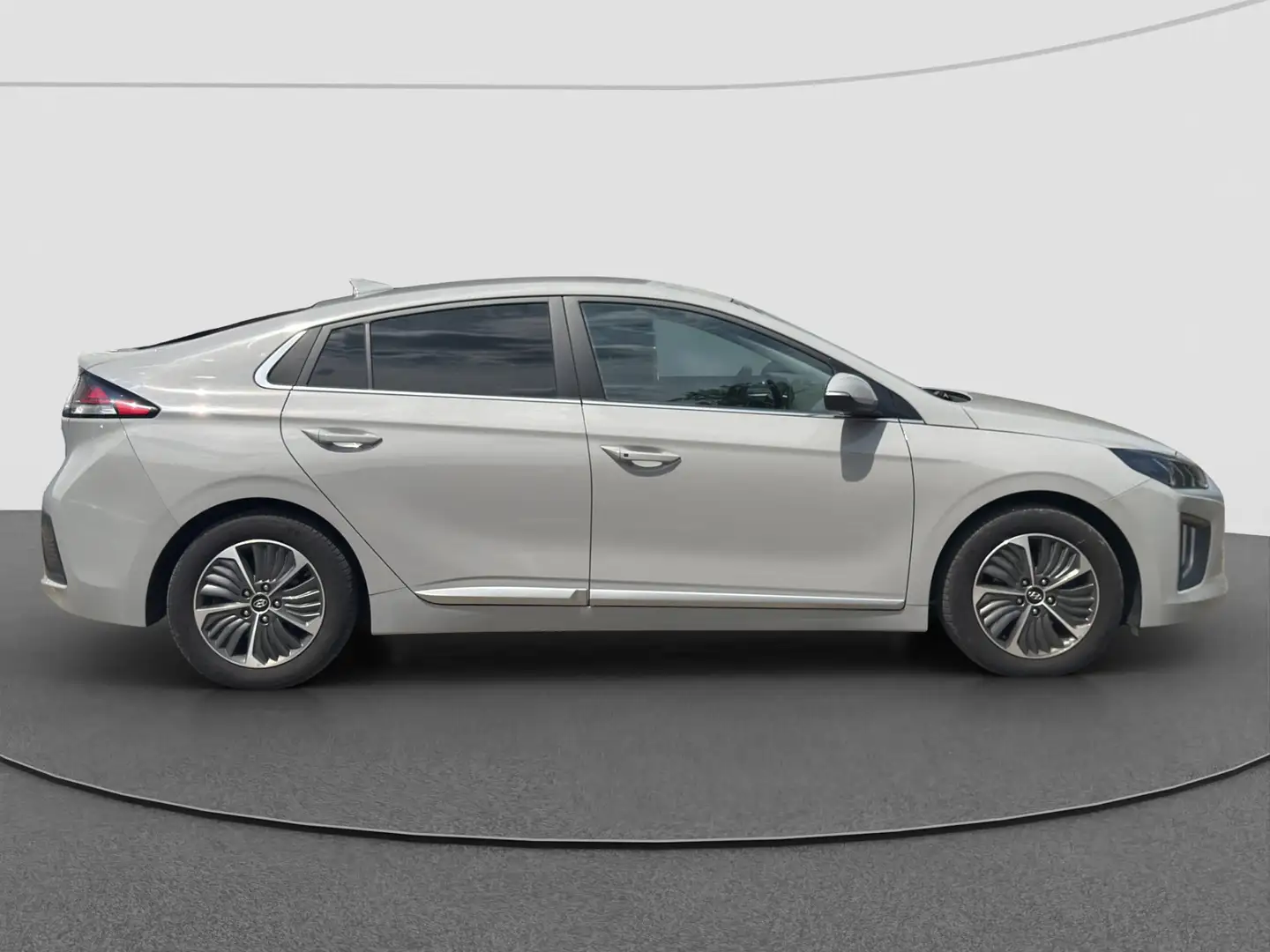 Hyundai IONIQ 1.6 GDi PHEV Style | Trekhaak | Winterpack | Adapt Grijs - 2