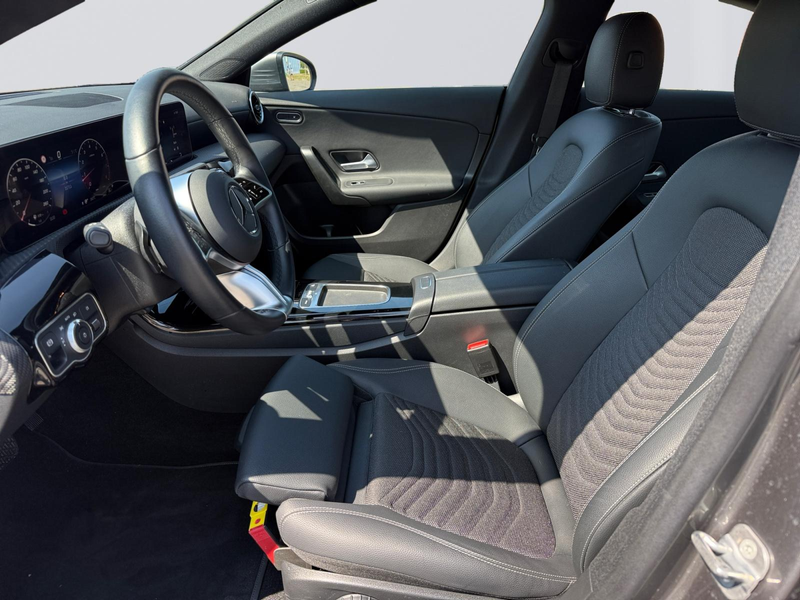 Mercedes-Benz CLA 180 Business Line — photo 11