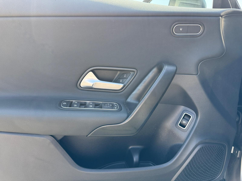 Mercedes-Benz CLA 180 Business Line — photo 10