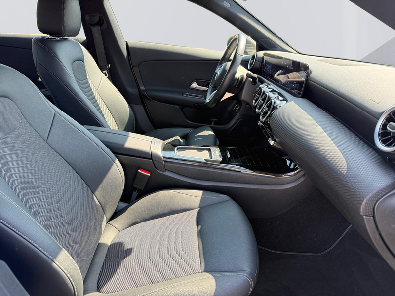Mercedes-Benz CLA 180 Business Line — photo 12