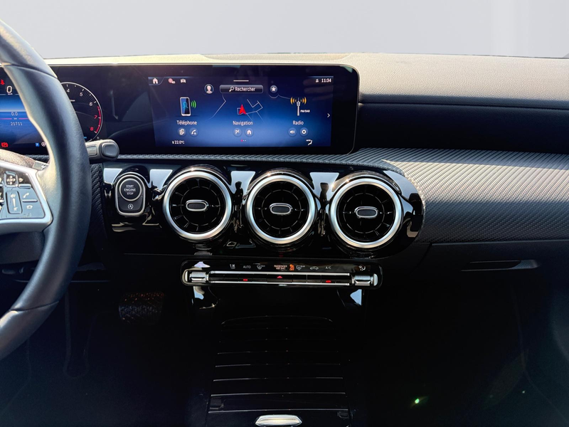 Mercedes-Benz CLA 180 Business Line — photo 15