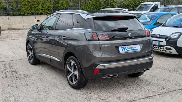 Peugeot 3008 view 5