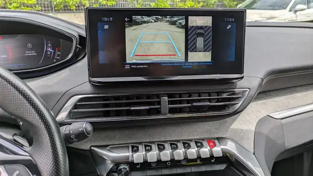 Peugeot 3008 view 13