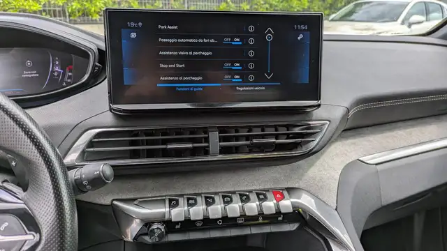 Peugeot 3008 view 12