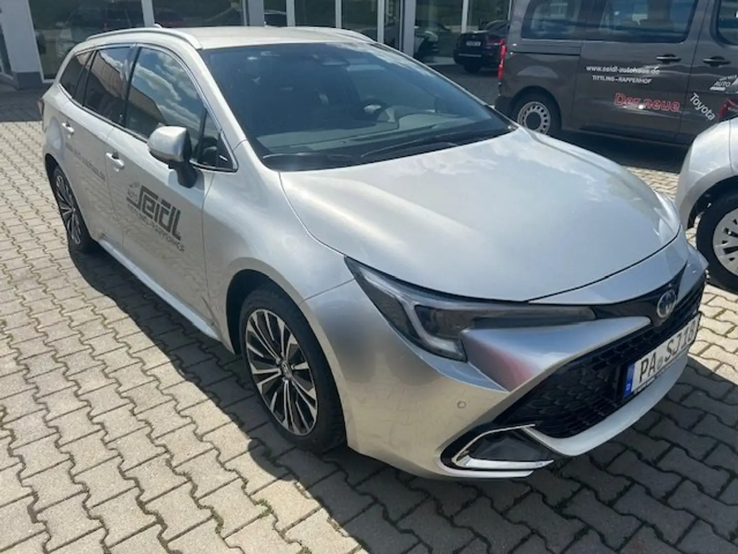 Toyota Corolla 1.8 Hybrid Touring Sports Team Deutschland Silber - 2