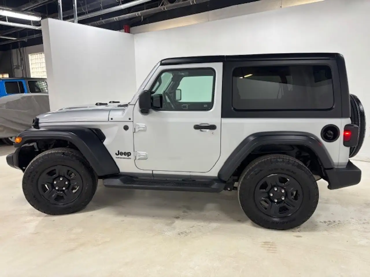 Jeep Wrangler снимка Jeep Wrangler