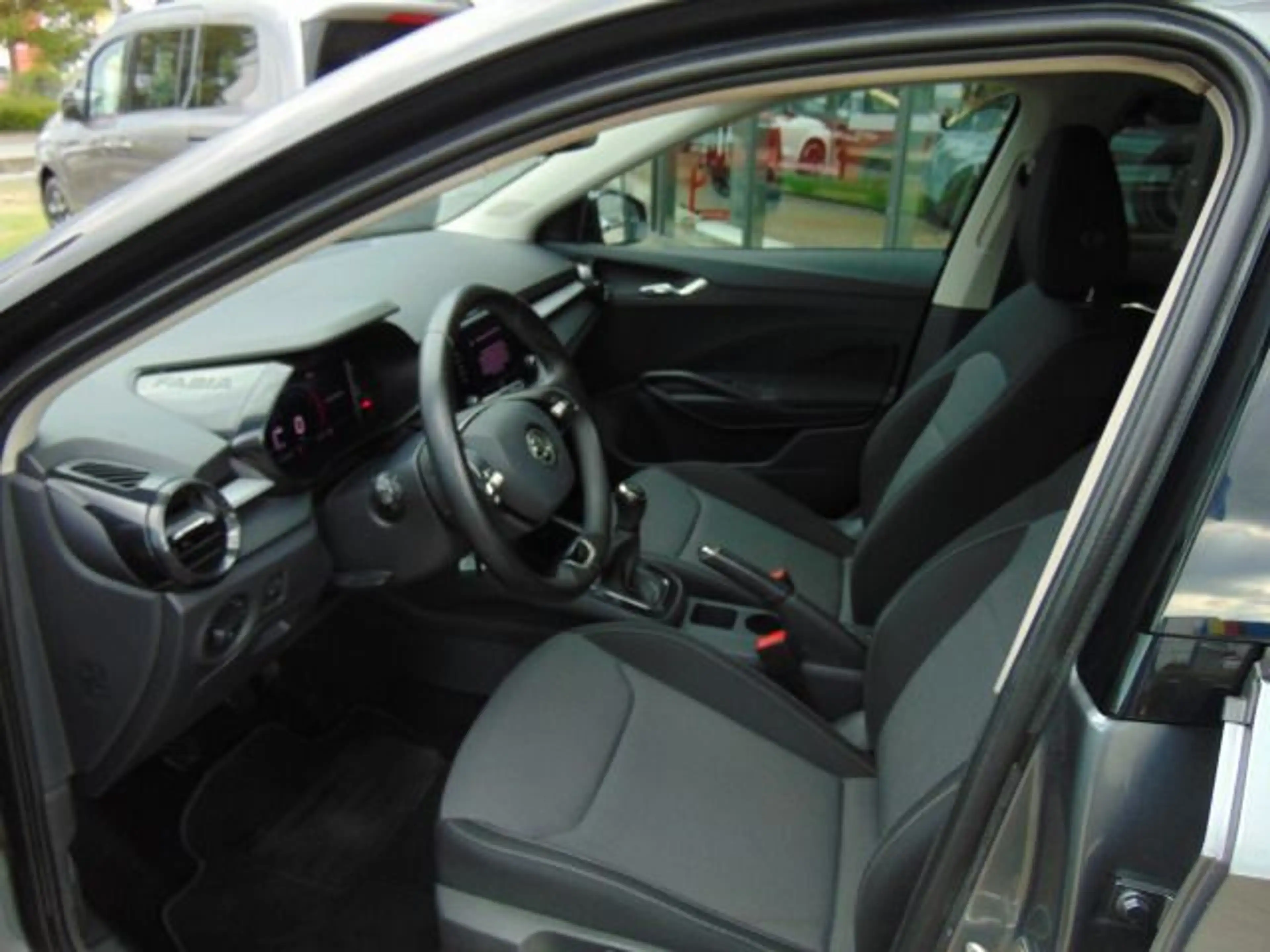 Skoda Fabia Ambition Allwetterreifen, RFK, Sitzheizung — photo 9