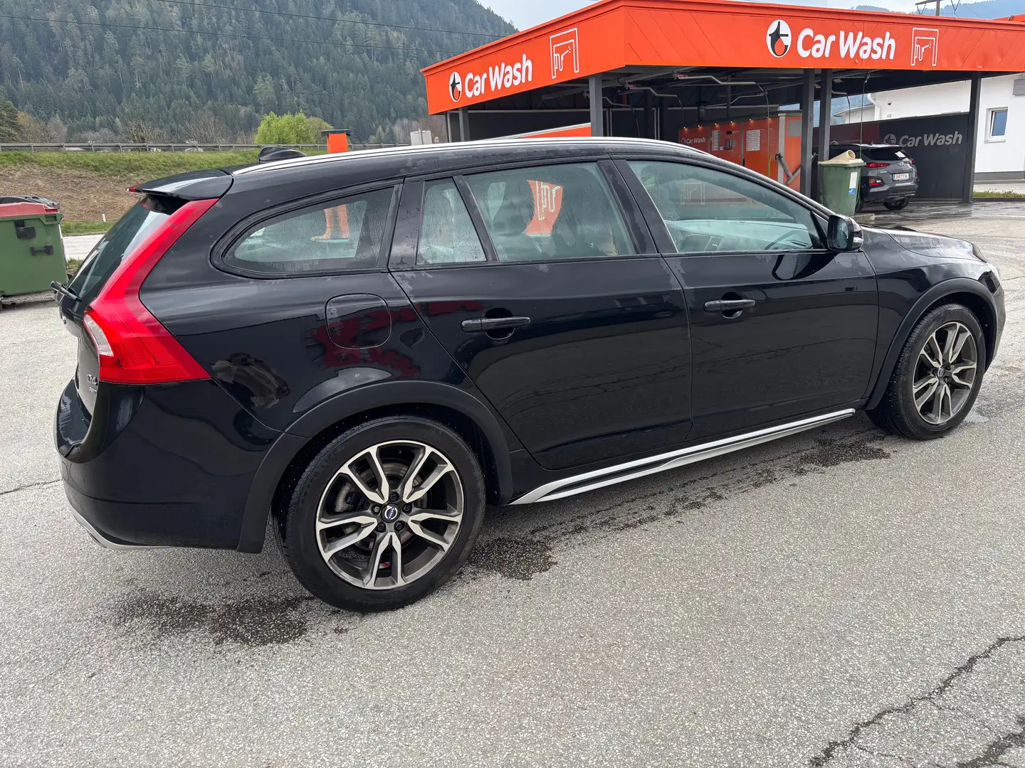 Volvo V60 Cross Country V60 Cross Country D4 AWD Summum Geartronic Summum Schwarz - 2