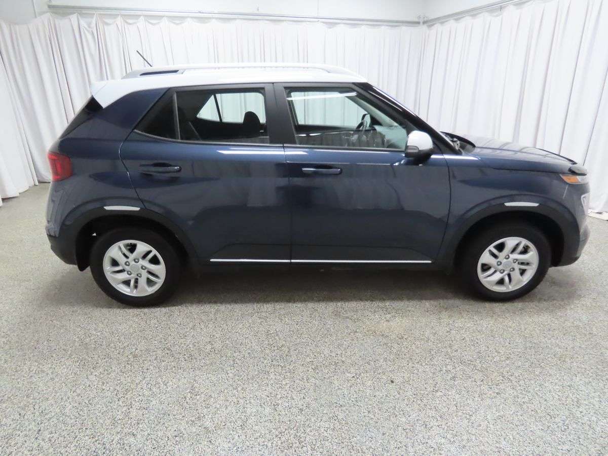 2026 Hyundai Venue Preferred — photo 2