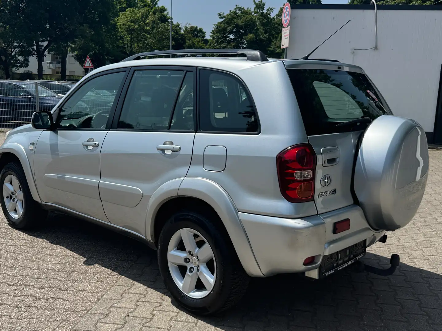 Toyota RAV 4 D-4D 4x4 Silber - 2