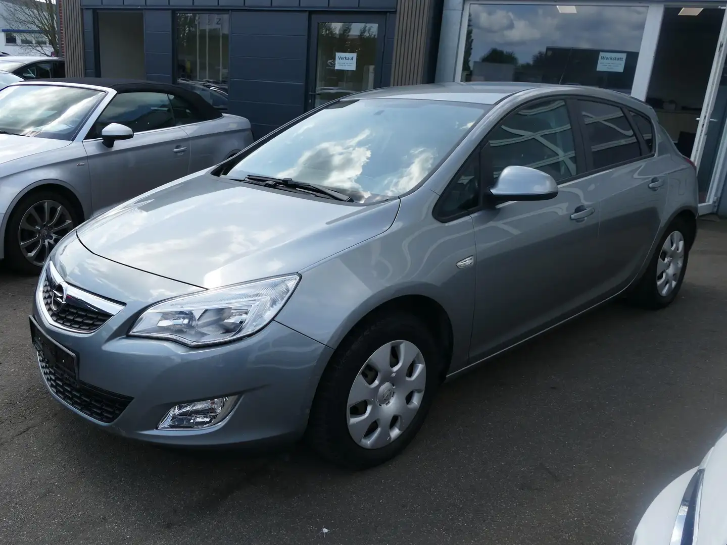 Opel Astra J 1.4 EcoFLEX Edition Klima Tempomat Isofix Radio Grau - 1
