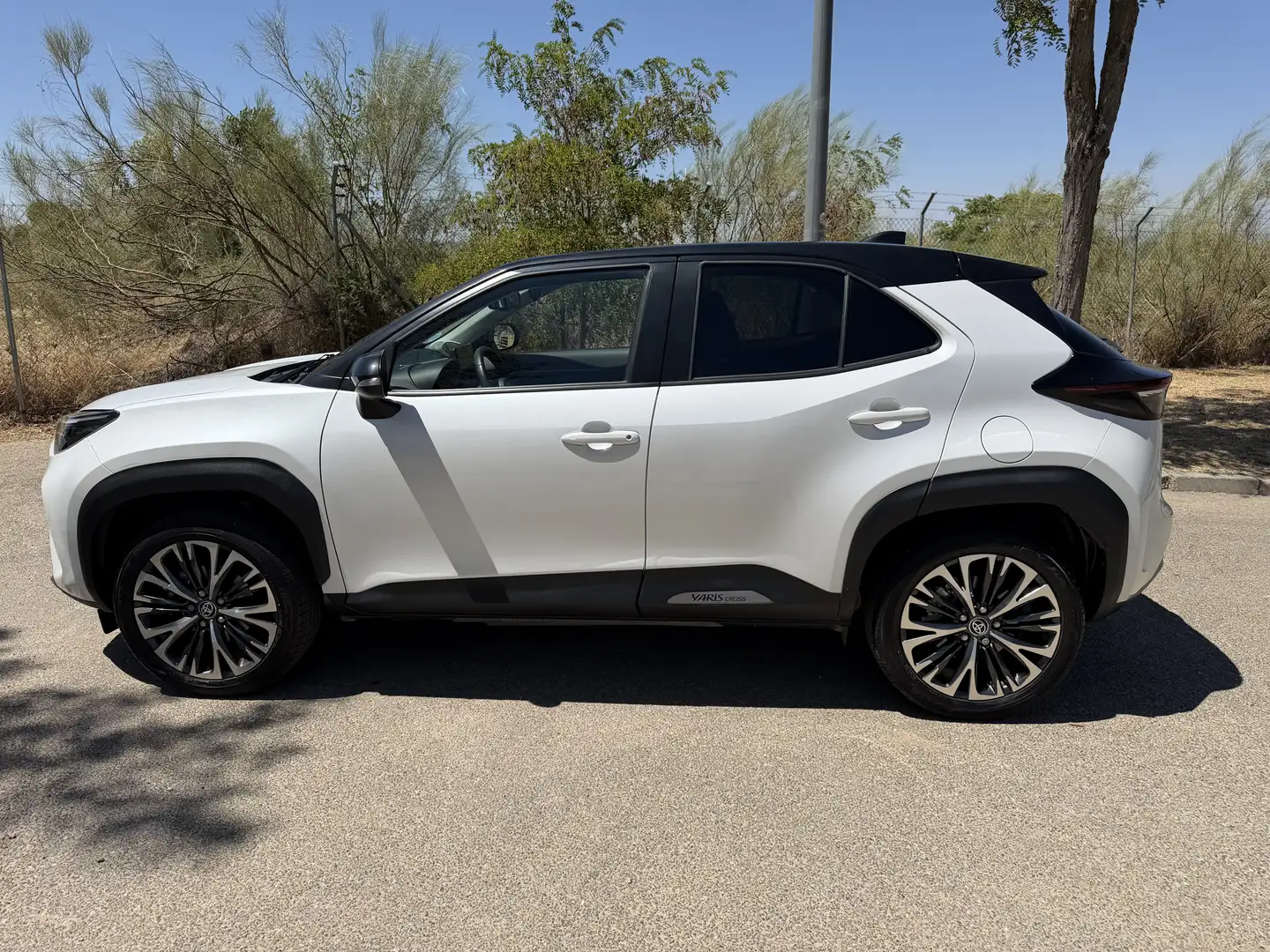 Toyota Yaris Cross 120H Style Bi-Tono - 1